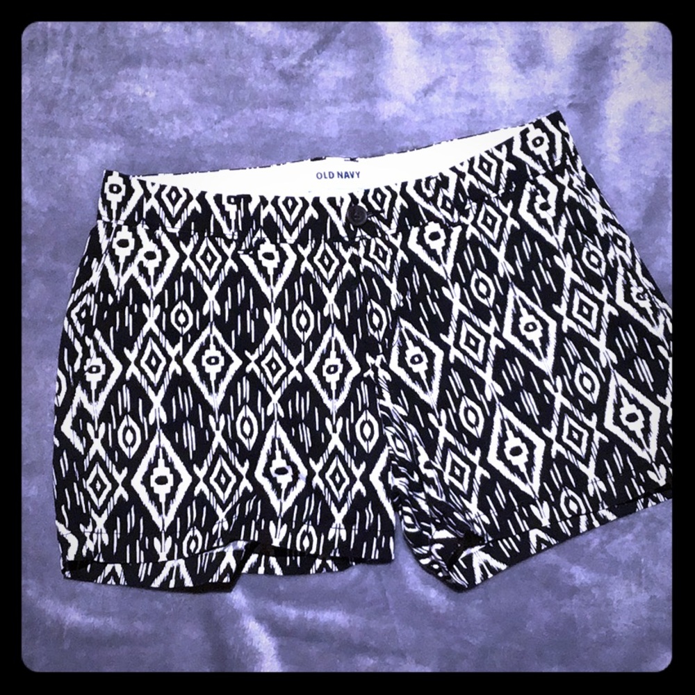 Tribal print shorts, excellent condition